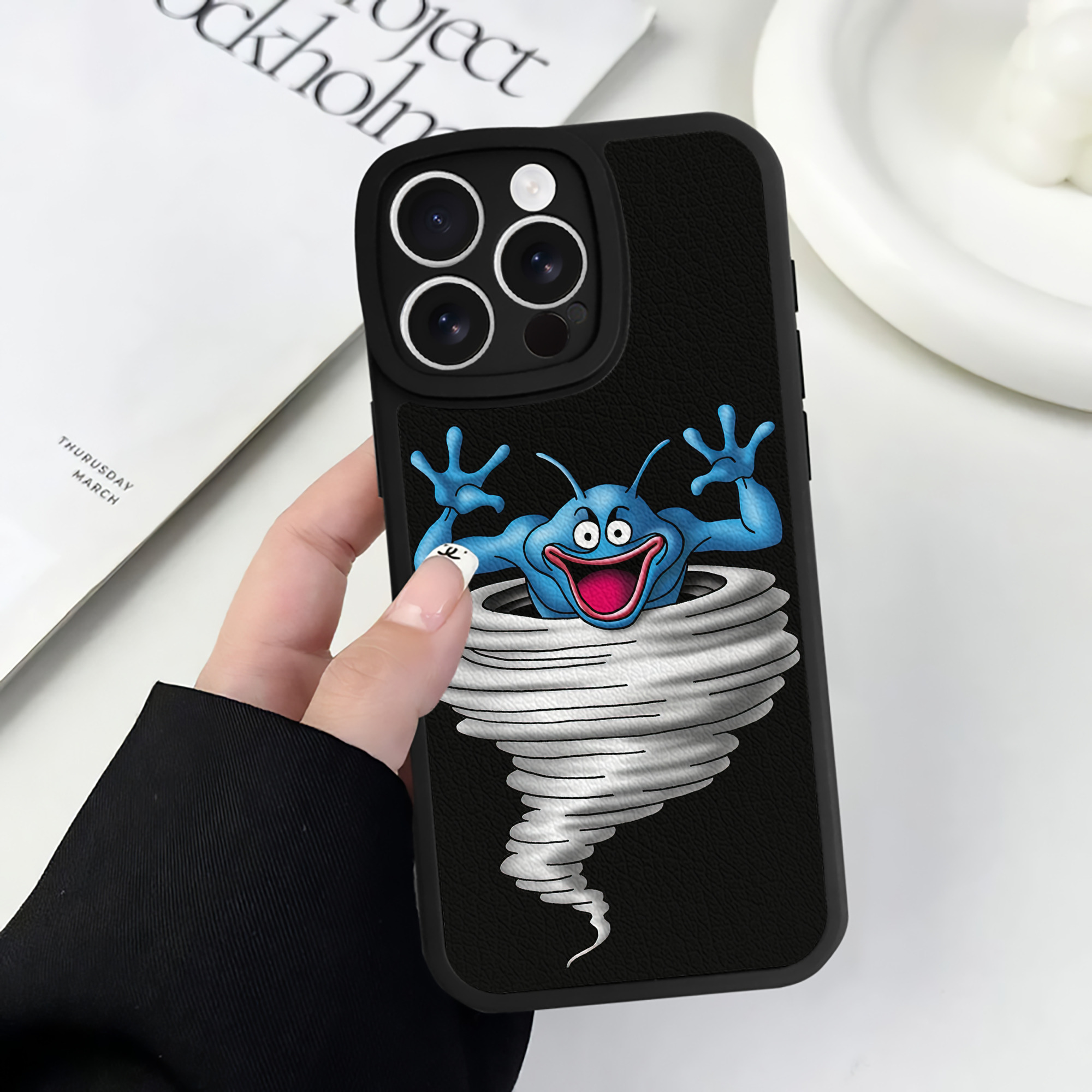 （画像用） ドラゴンクエスト Doragon Kuesuto Dragon Quest 【iPhone 16シリーズ対応】シリコンスマホケース（レザー調） 材質：シリコン
